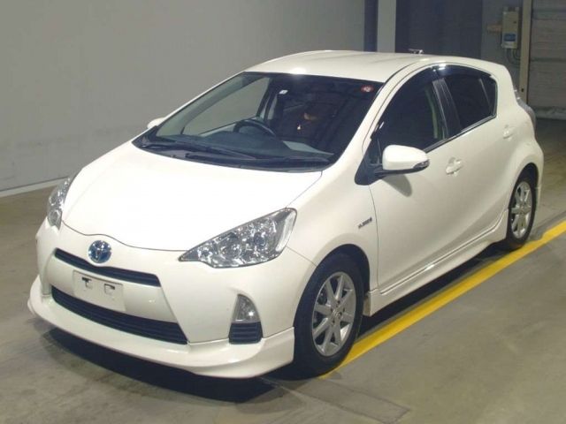 12571 Toyota Aqua NHP10 2012 г. (TAA Yokohama)