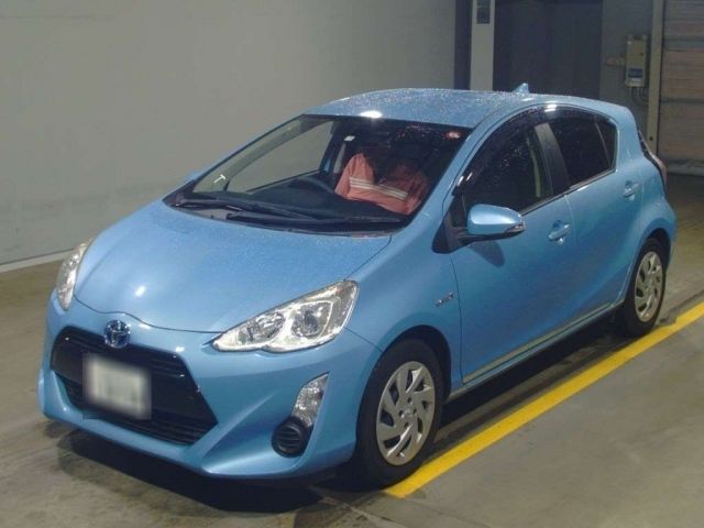 12603 Toyota Aqua NHP10 2015 г. (TAA Yokohama)