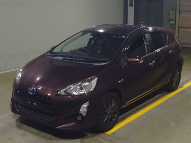 12705 Toyota Aqua NHP10 2016 г. (TAA Yokohama)