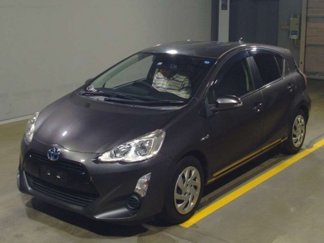 12720 Toyota Aqua NHP10 2015 г. (TAA Yokohama)