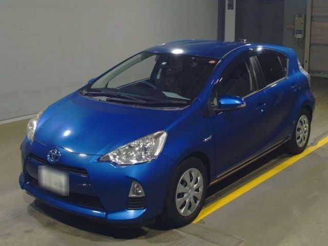 12722 Toyota Aqua NHP10 2013 г. (TAA Yokohama)