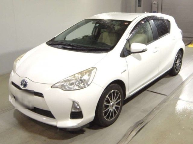 194 Toyota Aqua NHP10 2013 г. (TAA Tohoku)