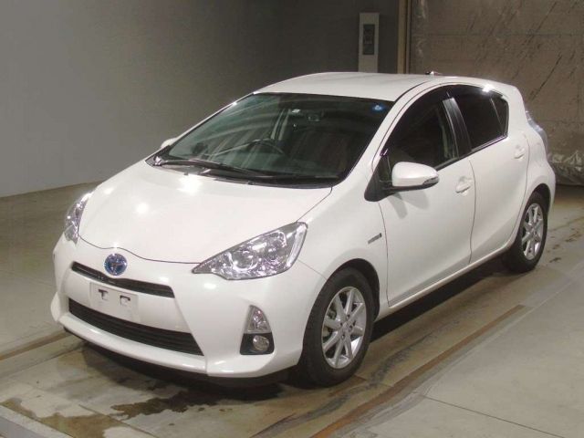 2123 Toyota Aqua NHP10 2012 г. (TAA Kinki)