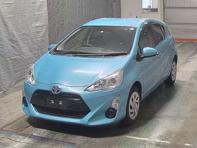 2598 Toyota Aqua NHP10 2016 г. (HERO)