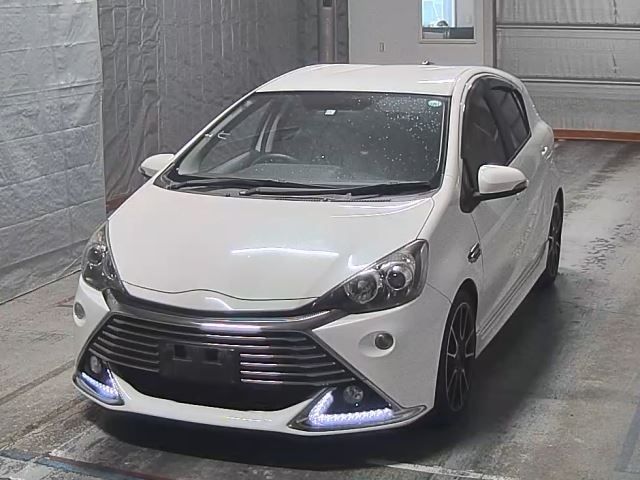 2600 Toyota Aqua NHP10 2014 г. (HERO)