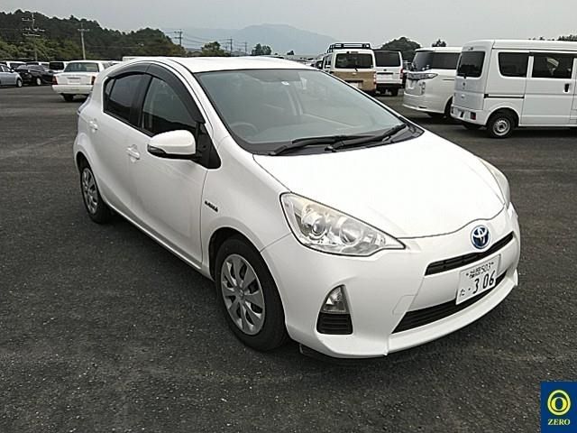 28 Toyota Aqua NHP10 2013 г. (ZERO Hakata)