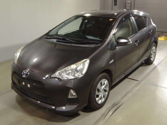 3 Toyota Aqua NHP10 2012 г. (TAA Tohoku)