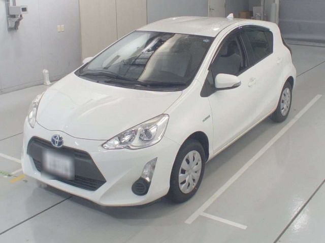 30080 Toyota Aqua NHP10 2015 г. (CAA Chubu)