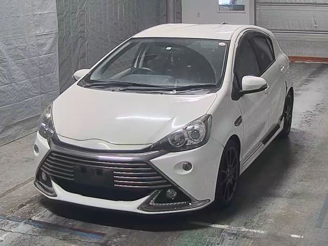 3041 Toyota Aqua NHP10 2014 г. (HERO)