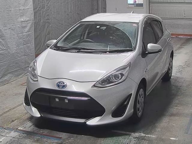 3042 Toyota Aqua NHP10 2019 г. (HERO)