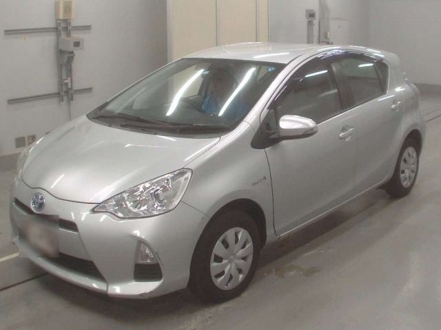 30449 Toyota Aqua NHP10 2014 г. (CAA Tokyo)