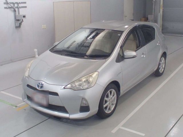 30449 Toyota Aqua NHP10 2012 г. (CAA Chubu)