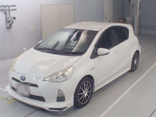 30508 Toyota Aqua NHP10 2012 г. (CAA Chubu)