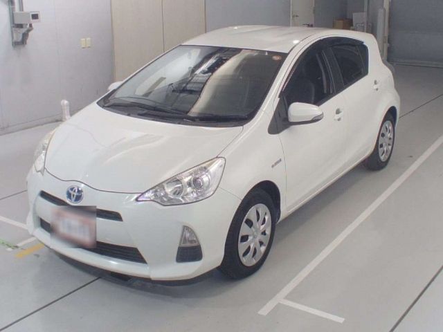 30725 Toyota Aqua NHP10 2014 г. (CAA Chubu)