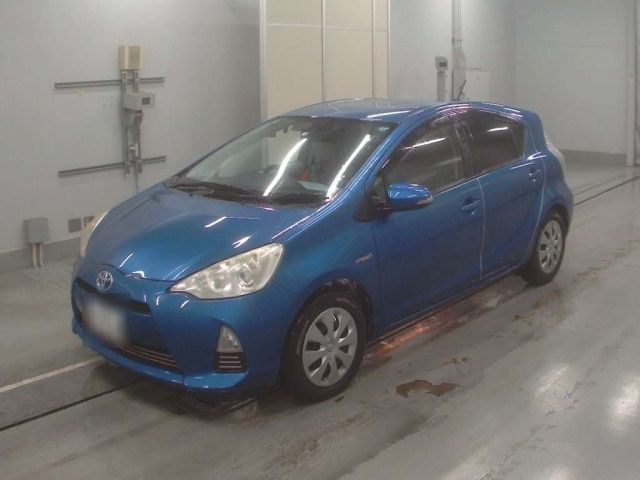 30754 Toyota Aqua NHP10 2013 г. (CAA Tokyo)