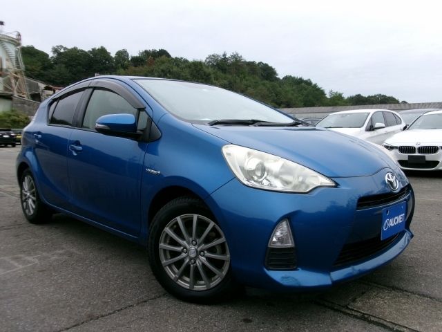 33003 Toyota Aqua NHP10 2012 г. (AUCNET)