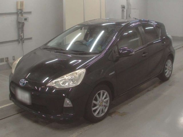 33007 Toyota Aqua NHP10 2012 г. (CAA Tokyo)