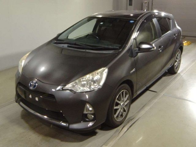 35 Toyota Aqua NHP10 2013 г. (TAA Tohoku)