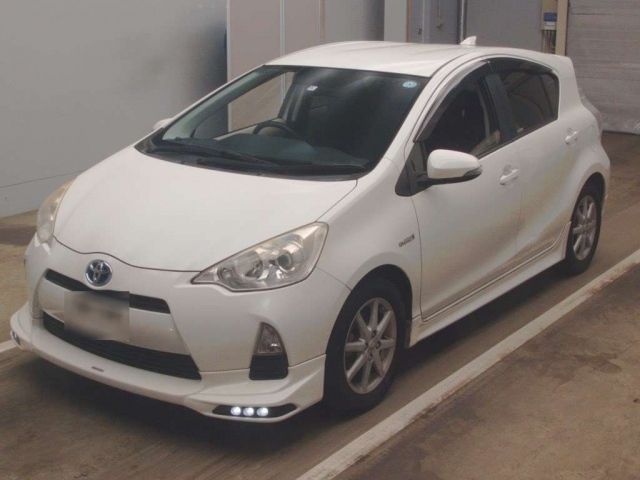 4076 Toyota Aqua NHP10 2012 г. (TAA Kantou)