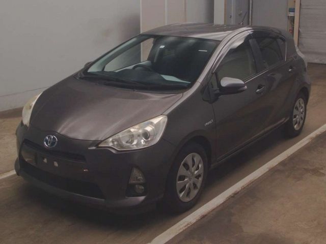 4082 Toyota Aqua NHP10 2012 г. (TAA Kantou)