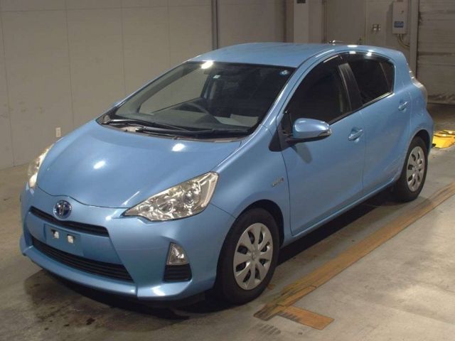 4250 Toyota Aqua NHP10 2013 г. (TAA Kyushu)