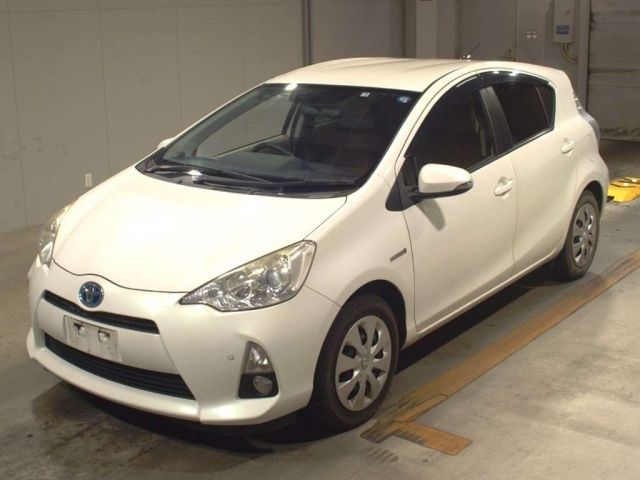 4418 Toyota Aqua NHP10 2015 г. (TAA Kyushu)