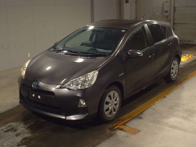 4807 Toyota Aqua NHP10 2012 г. (TAA Kyushu)