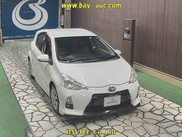 50405 Toyota Aqua NHP10 2013 г. (BAYAUC)