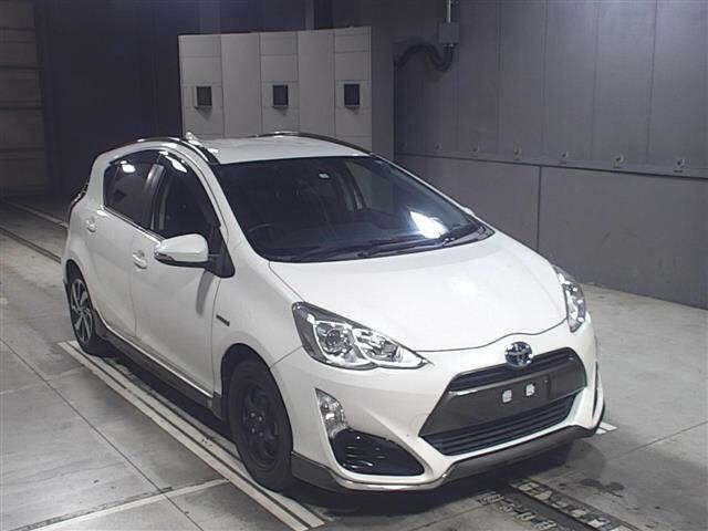 5945 Toyota Aqua NHP10 2015 г. (JU Gifu)