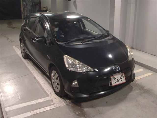 8638 Toyota Aqua NHP10 2013 г. (JU Tokyo)