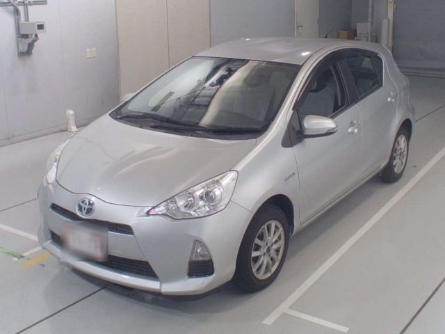 90257 Toyota Aqua NHP10 2012 г. (CAA Chubu)