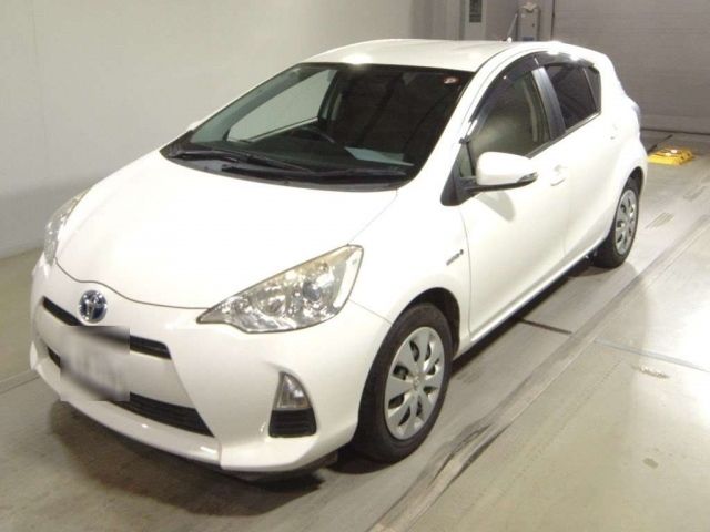 9701 Toyota Aqua NHP10 2014 г. (TAA Tohoku)