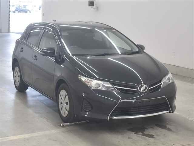 10089 Toyota Auris NZE181H 2014 г. (MIRIVE Aichi)