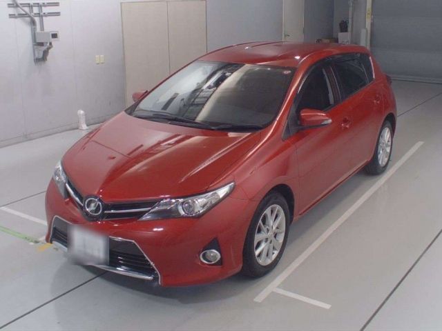 30409 Toyota Auris NZE181H 2014 г. (CAA Chubu)