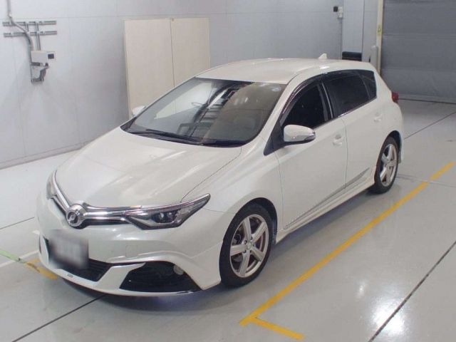 30439 Toyota Auris NRE185H 2015 г. (CAA Chubu)