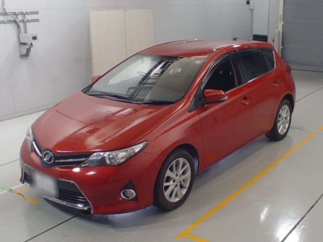 30531 Toyota Auris ZRE186H 2013 г. (CAA Chubu)