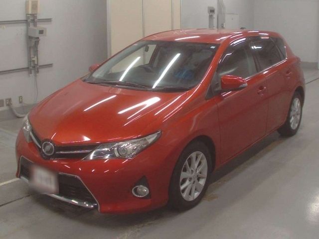 33018 Toyota Auris ZRE186H 2014 г. (CAA Tokyo)