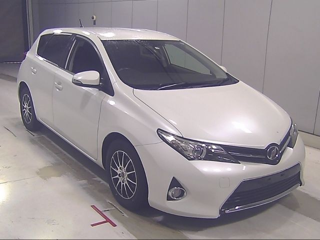 55175 Toyota Auris NZE181H 2015 г. (Honda Nagoya)