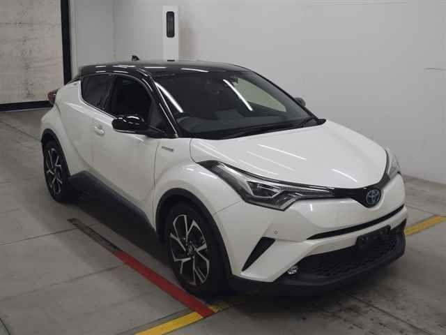 10058 Toyota C-hr ZYX10 2018 г. (MIRIVE Osaka)