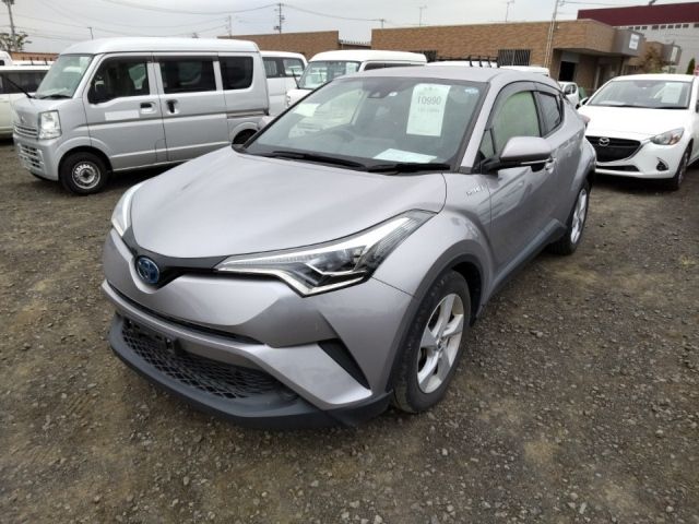 10990 Toyota C-hr ZYX10 2018 г. (LUM Tokyo Nyusatsu)