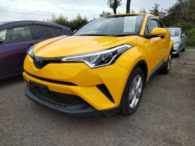 12144 Toyota C-hr ZYX10 2017 г. (LUM Tokyo Nyusatsu)