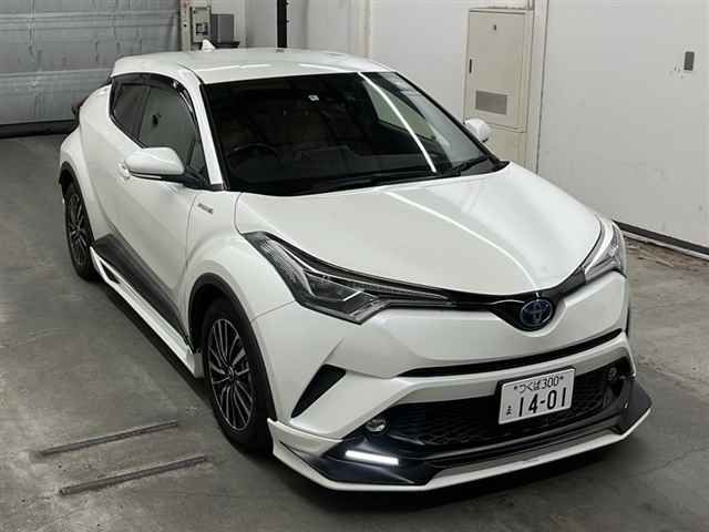 15209 Toyota C-hr ZYX10 2018 г. (MIRIVE Saitama)