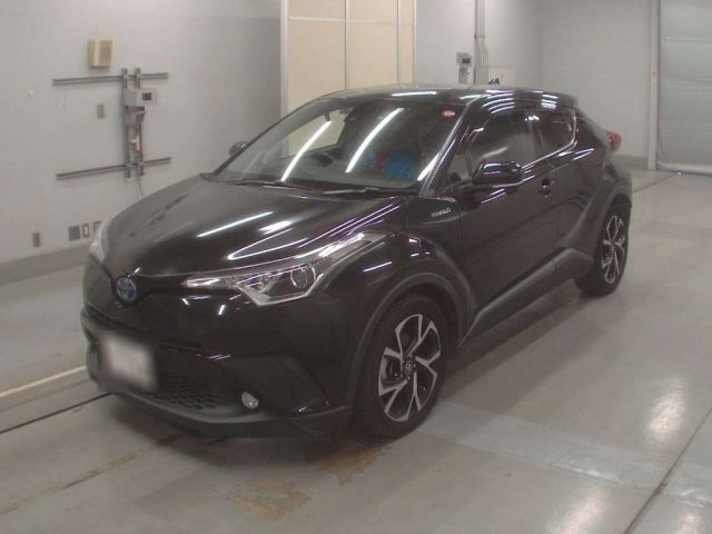 33091 Toyota C-hr ZYX10 2018 г. (CAA Tokyo)