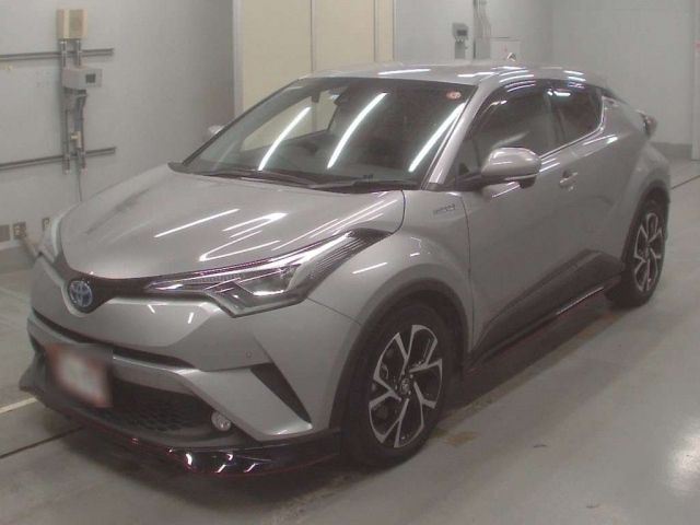 33117 Toyota C-hr ZYX10 2018 г. (CAA Tokyo)