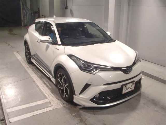 8613 Toyota C-hr ZYX10 2018 г. (JU Tokyo)