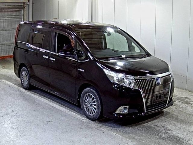 1036 Toyota Esquire ZWR80G 2015 г. (LAA Shikoku)