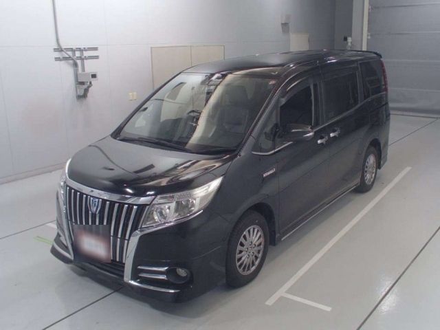 30698 Toyota Esquire ZWR80G 2015 г. (CAA Chubu)