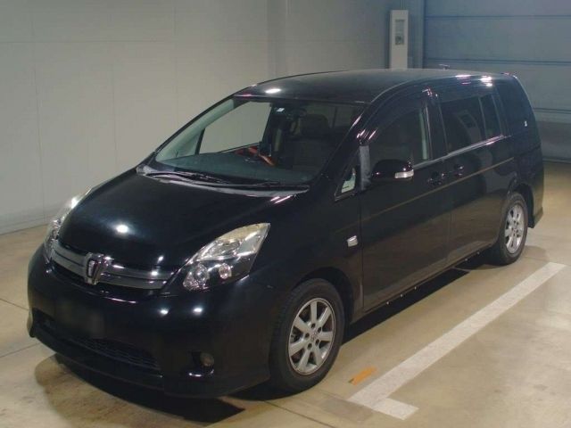 7002 Toyota Isis ZGM10W 2011 г. (TAA Kinki)