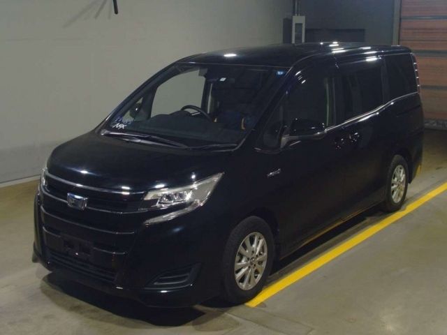 12514 Toyota Noah ZWR80G 2018 г. (TAA Yokohama)