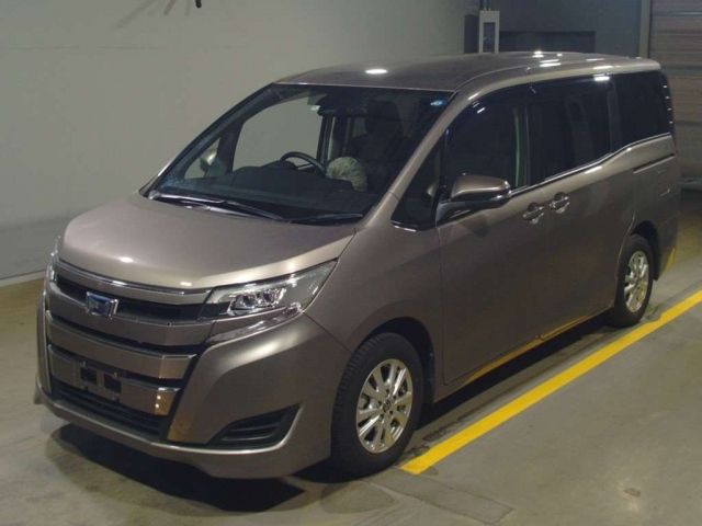 12624 Toyota Noah ZWR80G 2020 г. (TAA Yokohama)